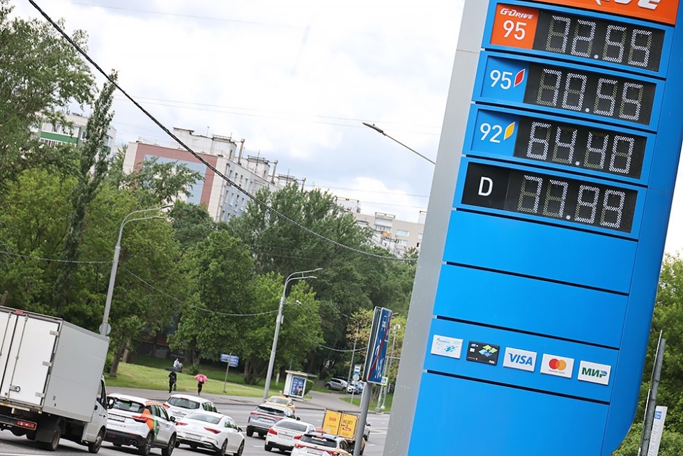 Warum ist der Preisanstieg von Benzin und Diesel so schnell? Erklären die Experten der "RG".